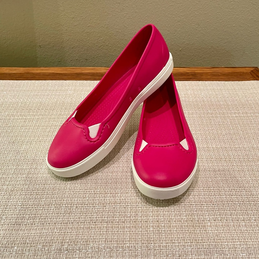 NWOT Hot pink Crocs flats